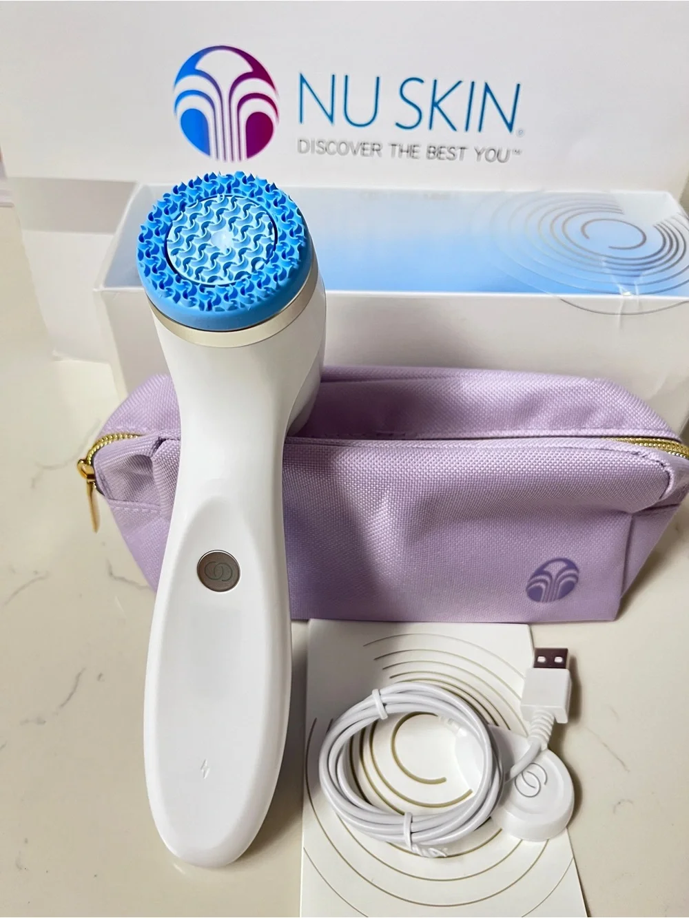 Nu Skin ageLOC LumiSpa iO Facial Cleansing Device in White with Lavender Pouch